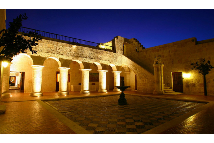 Courtyard at Night - Casa Andina Private Collection Arequipa - Arequipa