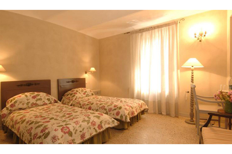 Twin Bedroom - Locanda Marchesi Alfieri - San Martino Alfieri