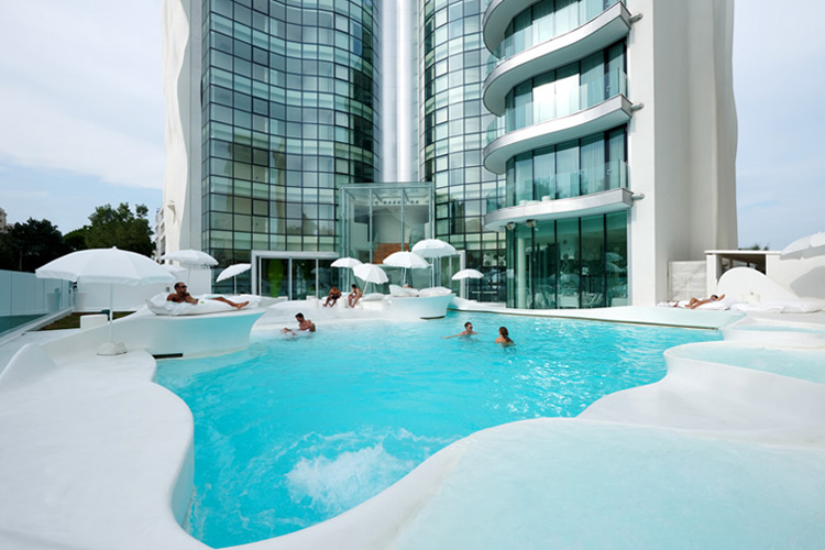 Swimming Pool - i-Suite Hotel - Rimini