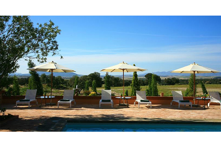 Poolside - Hotel Valdepalacios *****GL- Relais Châteaux - Torrico