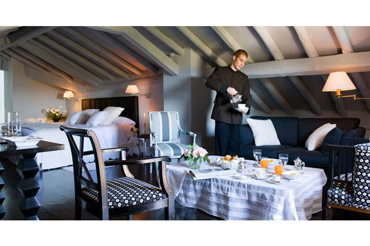 Attic Room - Hotel Valdepalacios *****GL- Relais Châteaux - Torrico