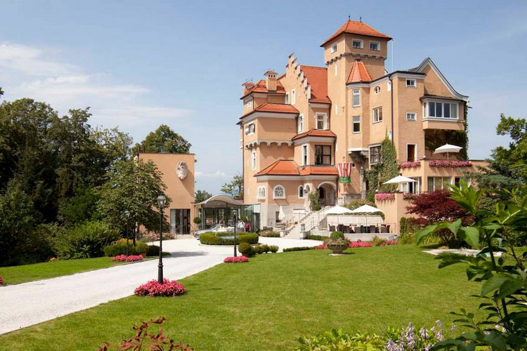Facade - Hotel Schloss Mönchstein - Salzburg