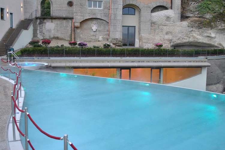 Swimming Pool - Hotel Schloss Mönchstein - Salzburg