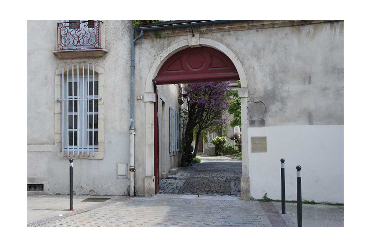 Entrance - La Cour Berbisey - Dijon