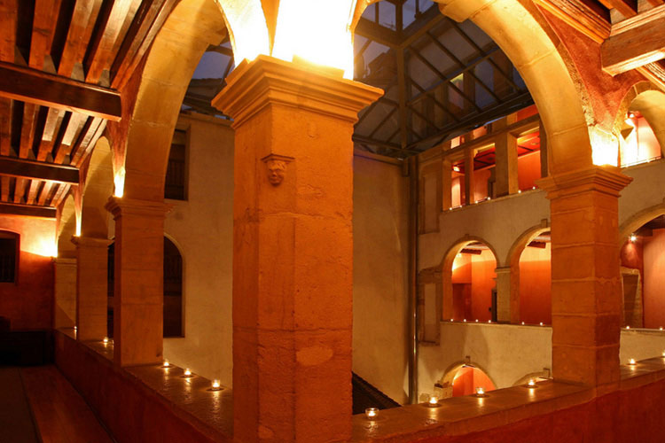 Interiors - Cour des Loges - Lyon