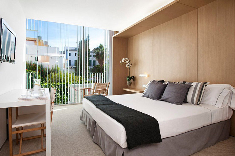 Triple Room - Alenti Sitges Hotel & Restaurant - Sitges