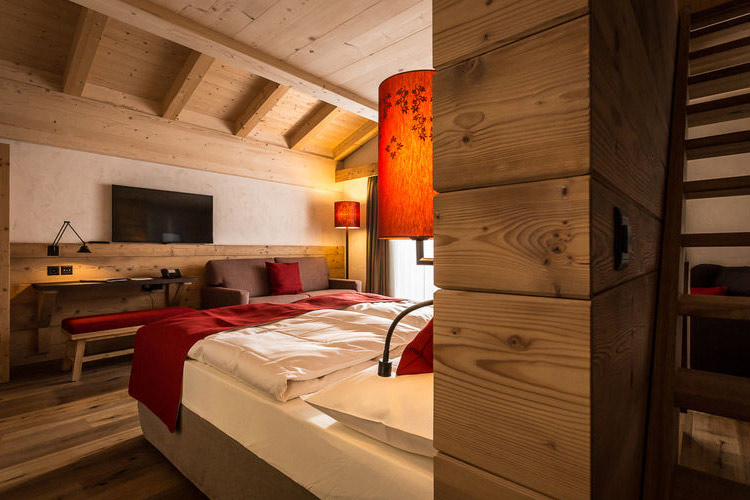 Family Suite with Balcony - Hotel Spitzhorn - Saanen