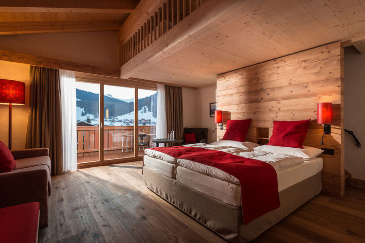 Family Suite with Balcony - Hotel Spitzhorn - Saanen
