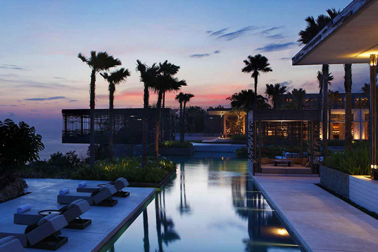 Infinity Pool and Sunset Cabana - Alila Villas Uluwatu - Uluwatu