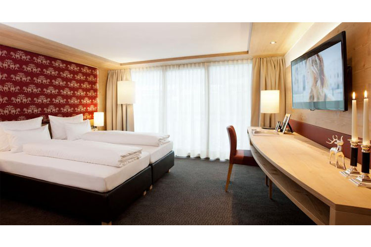 Room - Hubertus Au - Au