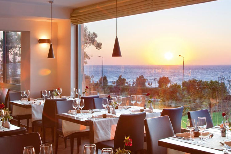 Varkarola Taverna - Amathus Elite Suites - Ixia