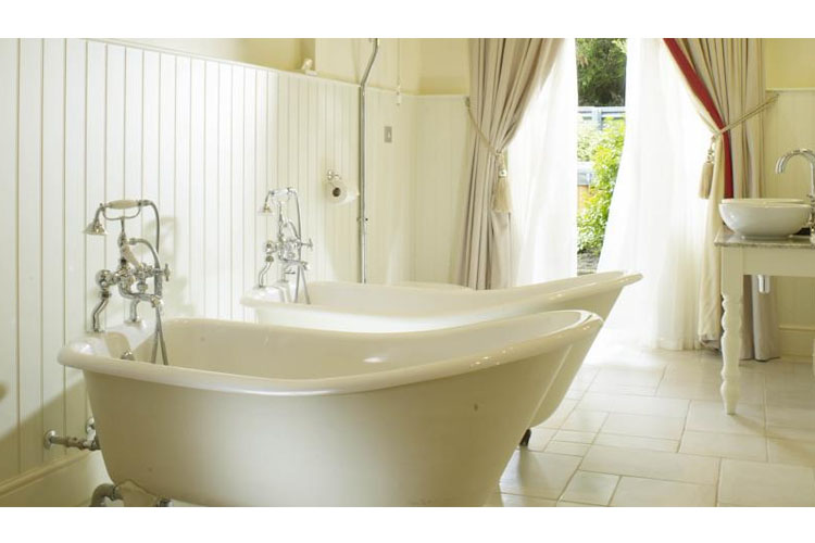 Bathroom - Lower Slaughter Manor - Lower Slaughter