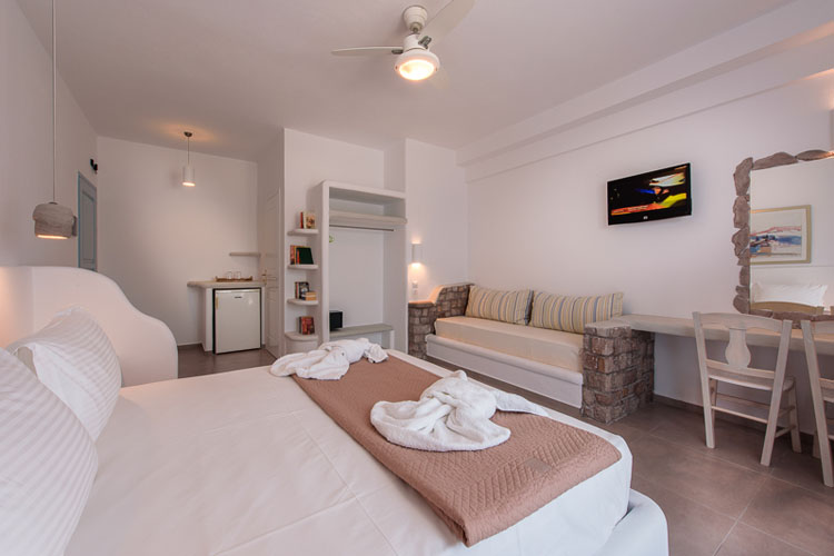 Double Room - Tania Milos - Pollonia