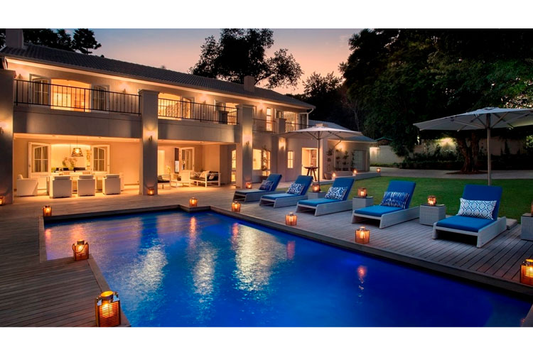 Villa - Facade and Pool - AtholPlace Hotel & Villa - Johannesburg