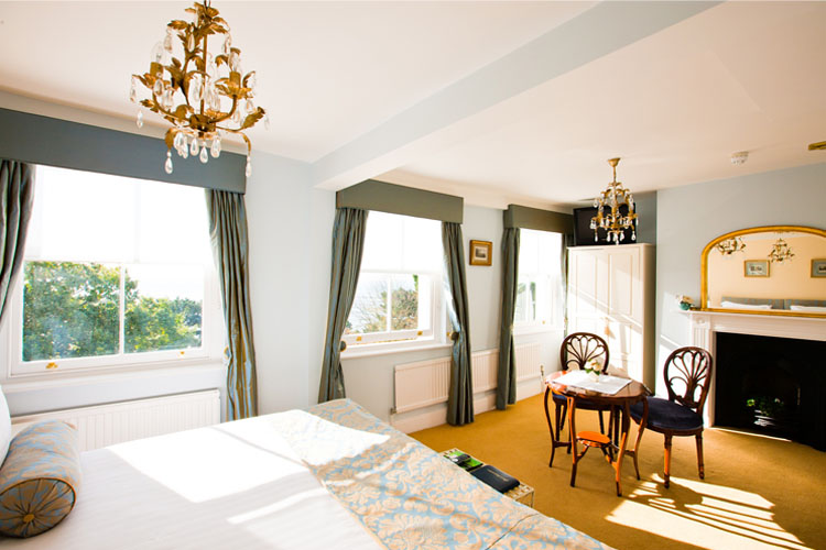 Princess Caroline Apartment - Pier View Self Catering Luxury Apartments - Southend-on-Sea
