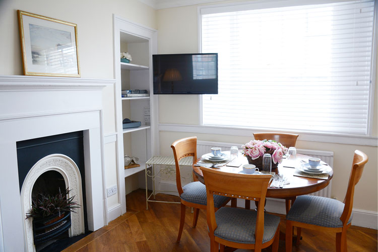 Princess Caroline Apartment - Pier View Self Catering Luxury Apartments - Southend-on-Sea
