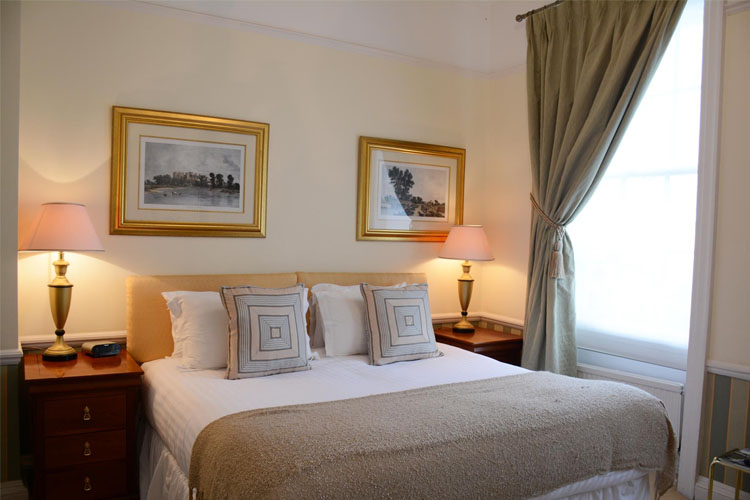 Lady Hamilton Apartment - Pier View Self Catering Luxury Apartments - Southend-on-Sea