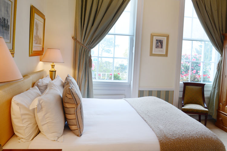 Lady Hamilton Apartment - Pier View Self Catering Luxury Apartments - Southend-on-Sea
