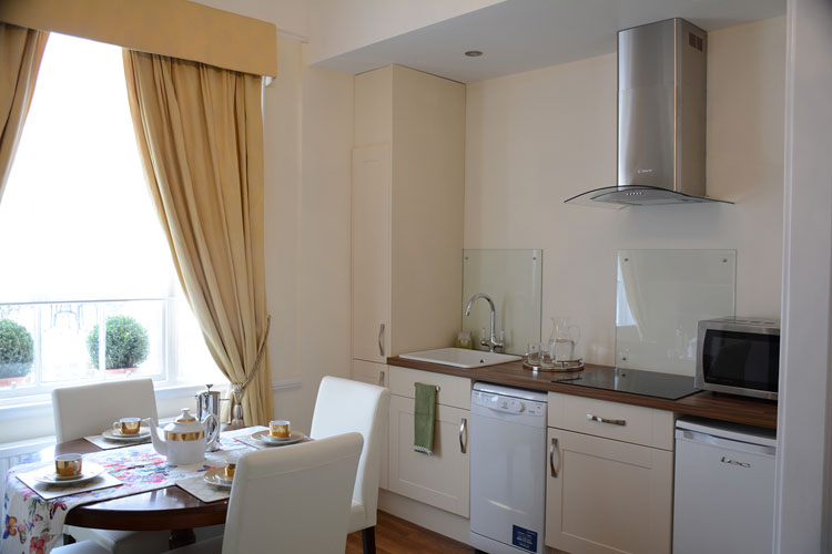 Lady Hamilton Apartment - Pier View Self Catering Luxury Apartments - Southend-on-Sea