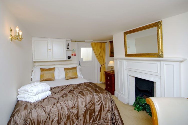 Lord Nelson Apartment - Pier View Self Catering Luxury Apartments - Southend-on-Sea