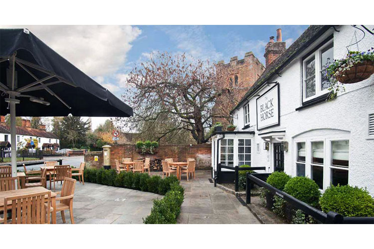 Facade - The Black Horse - Fulmer