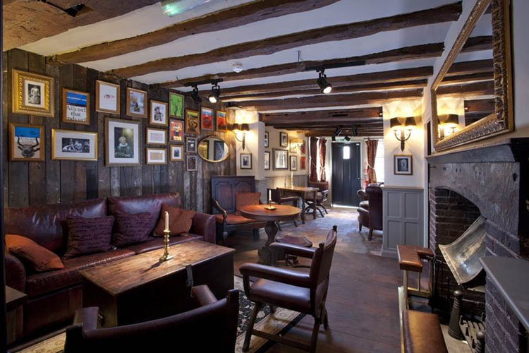 Lounge - The White Swan Hotel - Stratford-upon-Avon