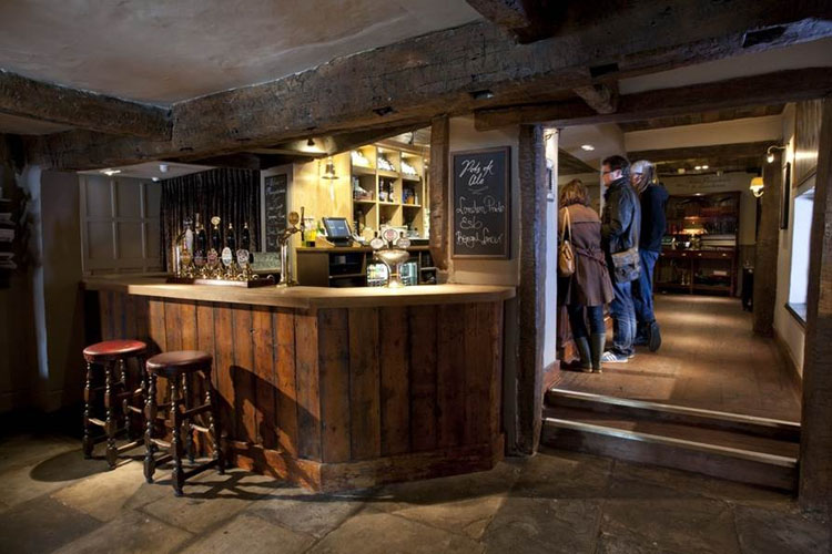 Bar - The White Swan Hotel - Stratford-upon-Avon