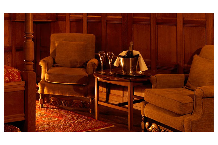 Four Poster Room - Wentbridge House - Pontefract