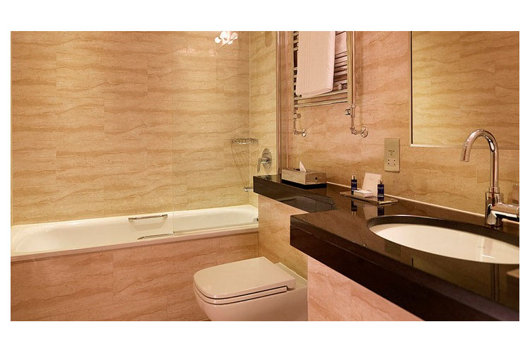 Bathroom - Wentbridge House - Pontefract