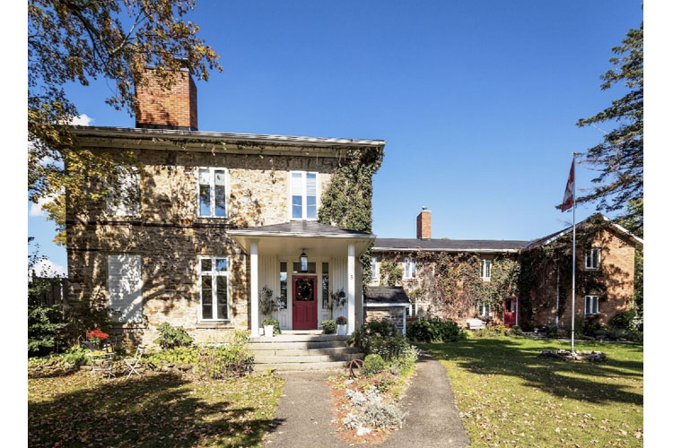 Denaut Mansion Country Inn, a boutique hotel in Delta - Page