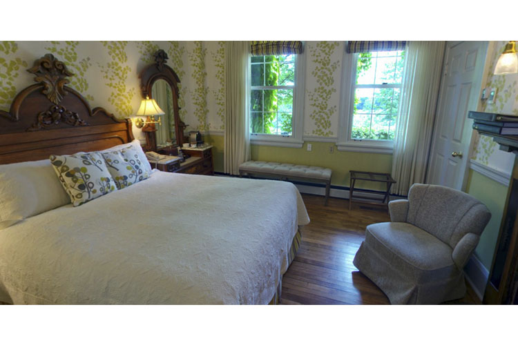 Standard Room - Manoir Hovey - North Hatley