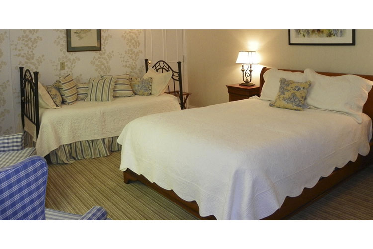 Standard Room - Manoir Hovey - North Hatley