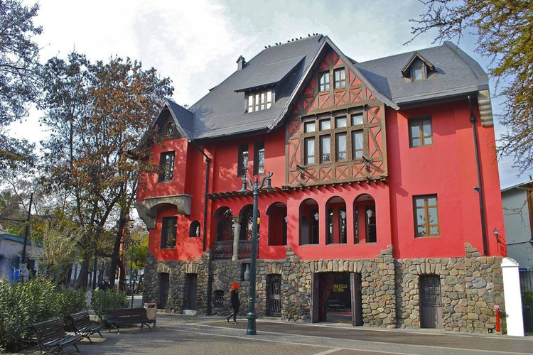 Facade - Hotel Boutique Castillo Rojo - Santiago de Chile
