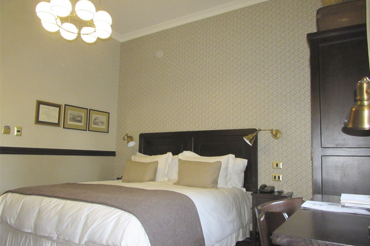 Classic Room - Hotel Boutique Castillo Rojo - Santiago de Chile