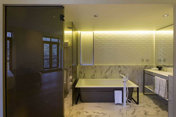 Bathroom - Hotel Altiplánico Bellas Artes - Santiago de Chile