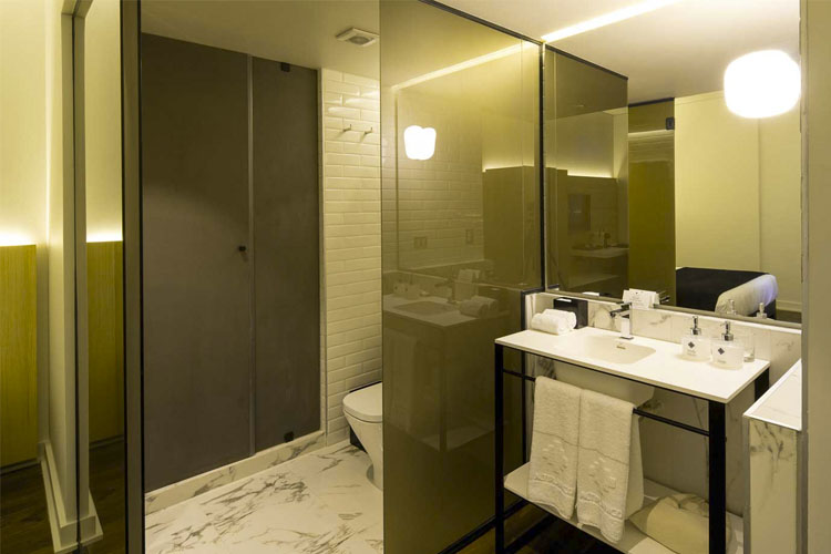 Bathroom - Hotel Altiplánico Bellas Artes - Santiago de Chile