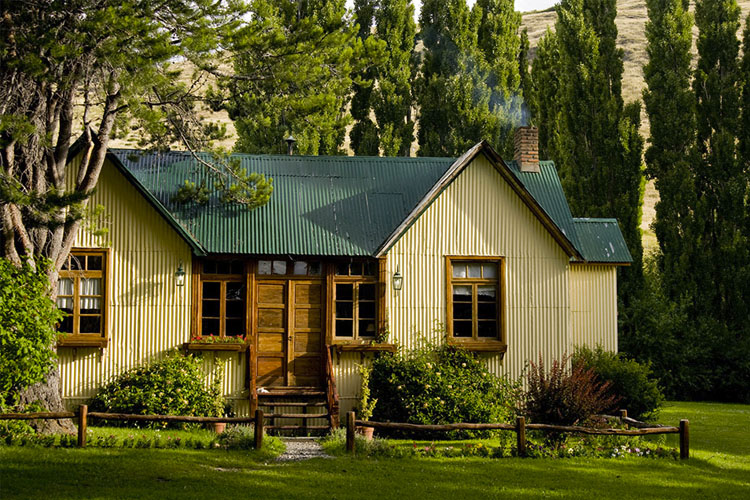 Facade - Estancia Nibepo Aike - Lago Roca